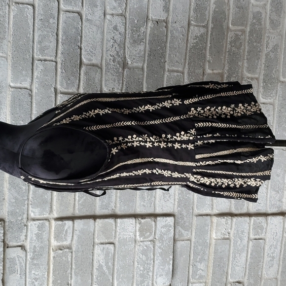 Saints And Hearts Top Boho Baby Doll Embrodery Black Tan Size Medium Floral - Picture 3 of 11